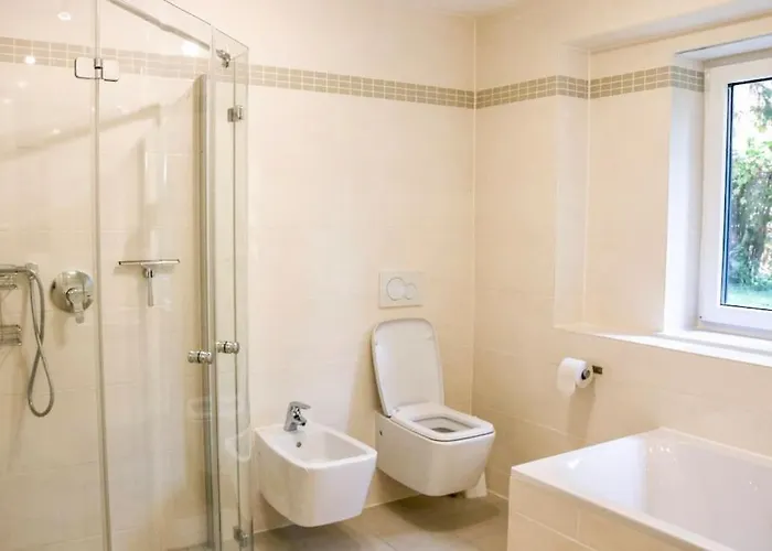 Keni, Dietop-ferienwohnung Apartmán