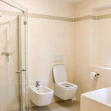 Keni, Dietop-ferienwohnung Apartment
